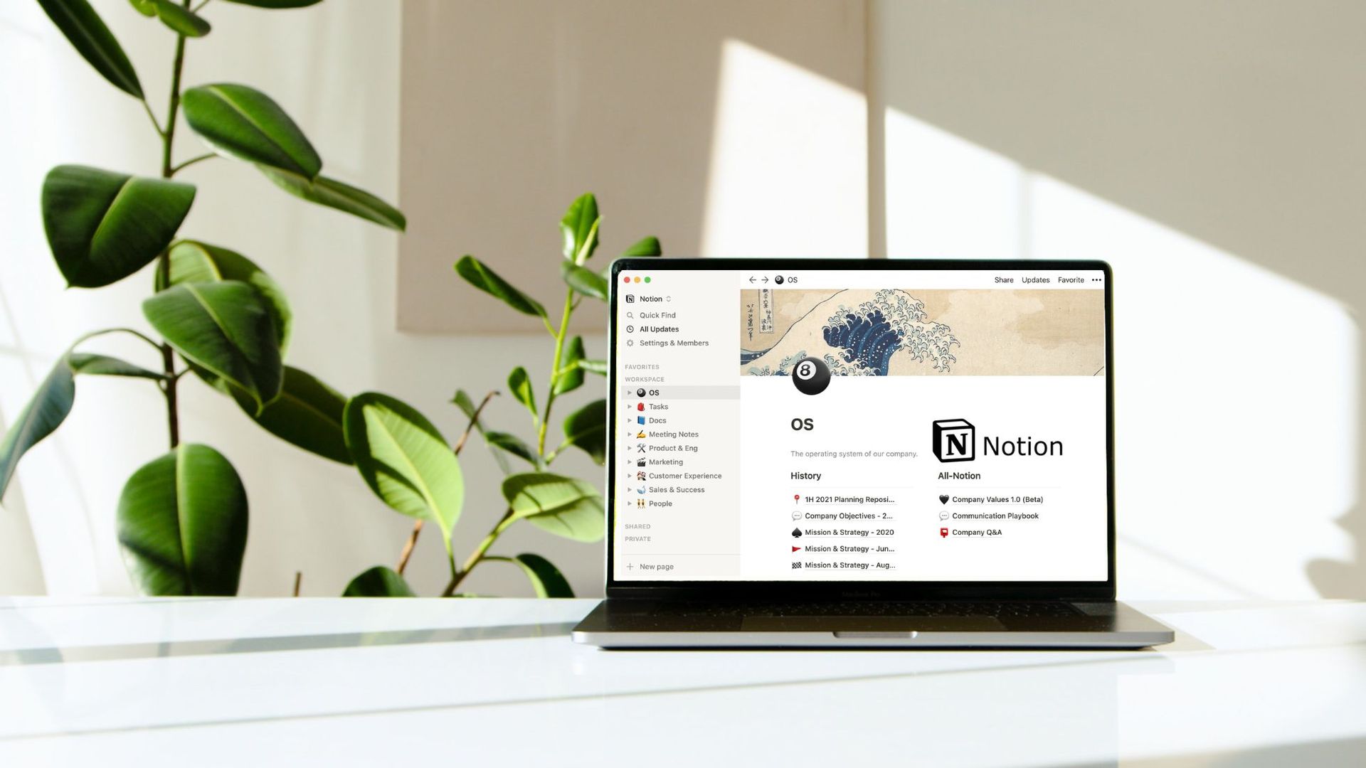 Laptop op een bureau, de laptop geeft de Notion website als tools voor ondernemers weer.